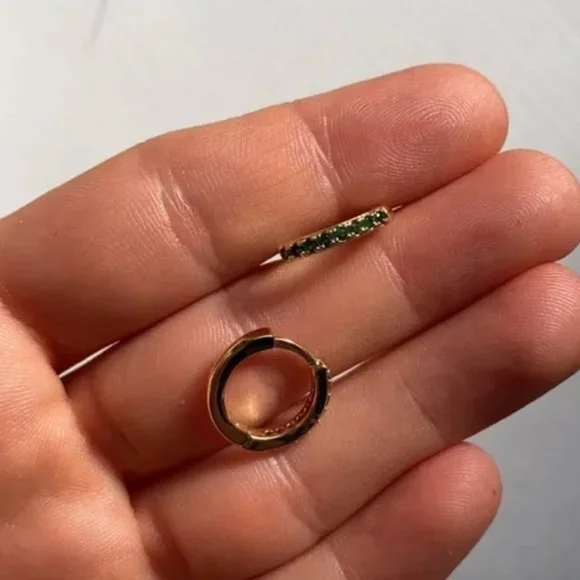 Zara minimalist green hoop mini earrings - Picture 3 of 3